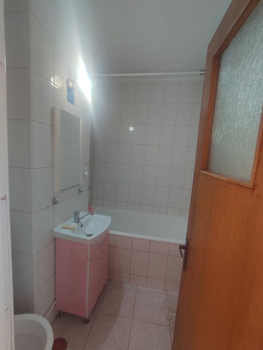 PROPRIETAR Vând apartament 2 camere decomandat la 400m de metrou
