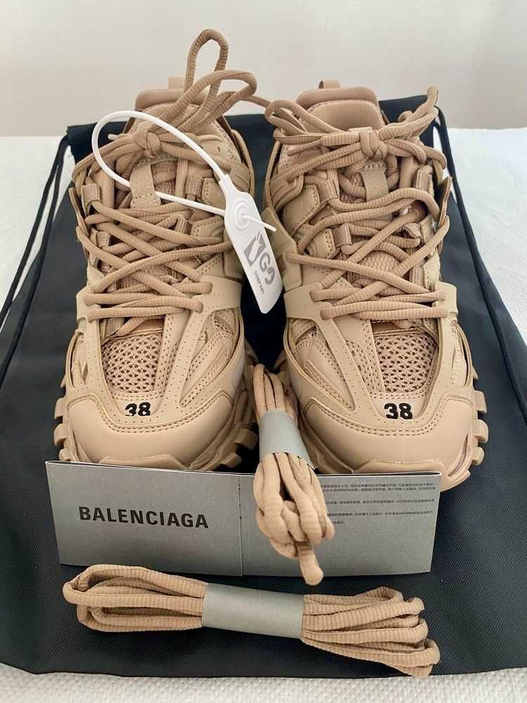 Balenciaga Track Бежов