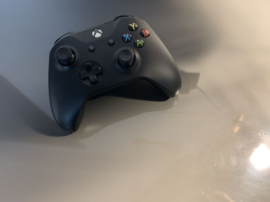 Xbox one + 2 controlare + gta 5 si halo 5