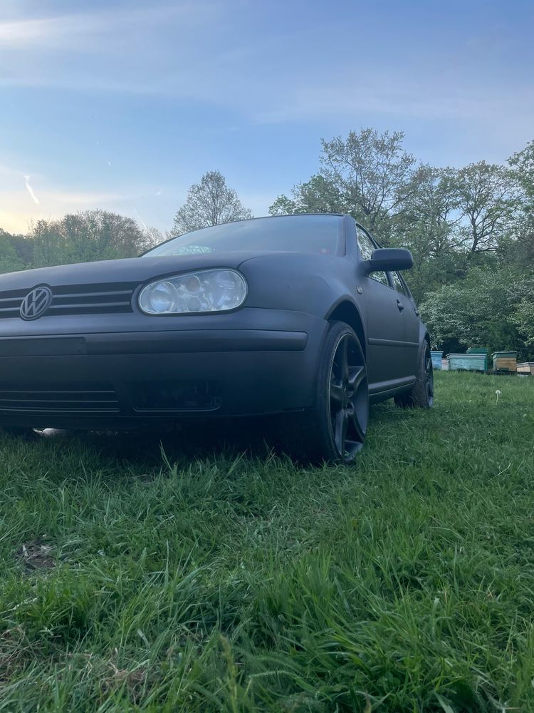 Vand golf 4 1.6 benzina