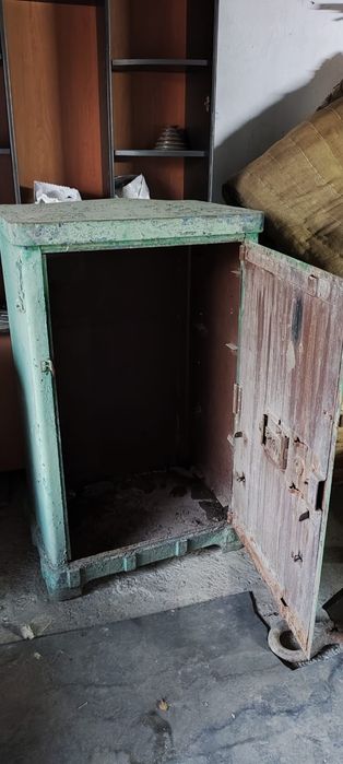 Металлический сейф