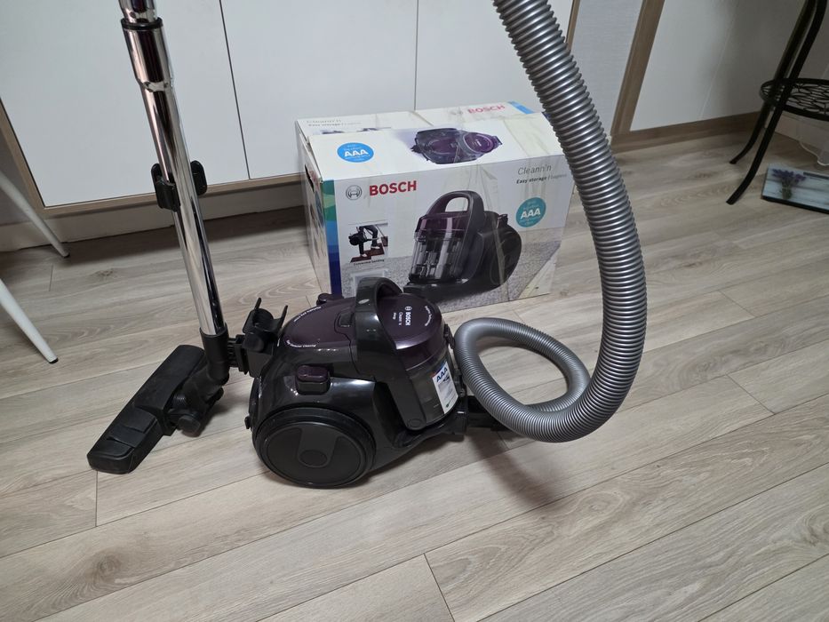 Пылесос Bosch в рабочем состоянии