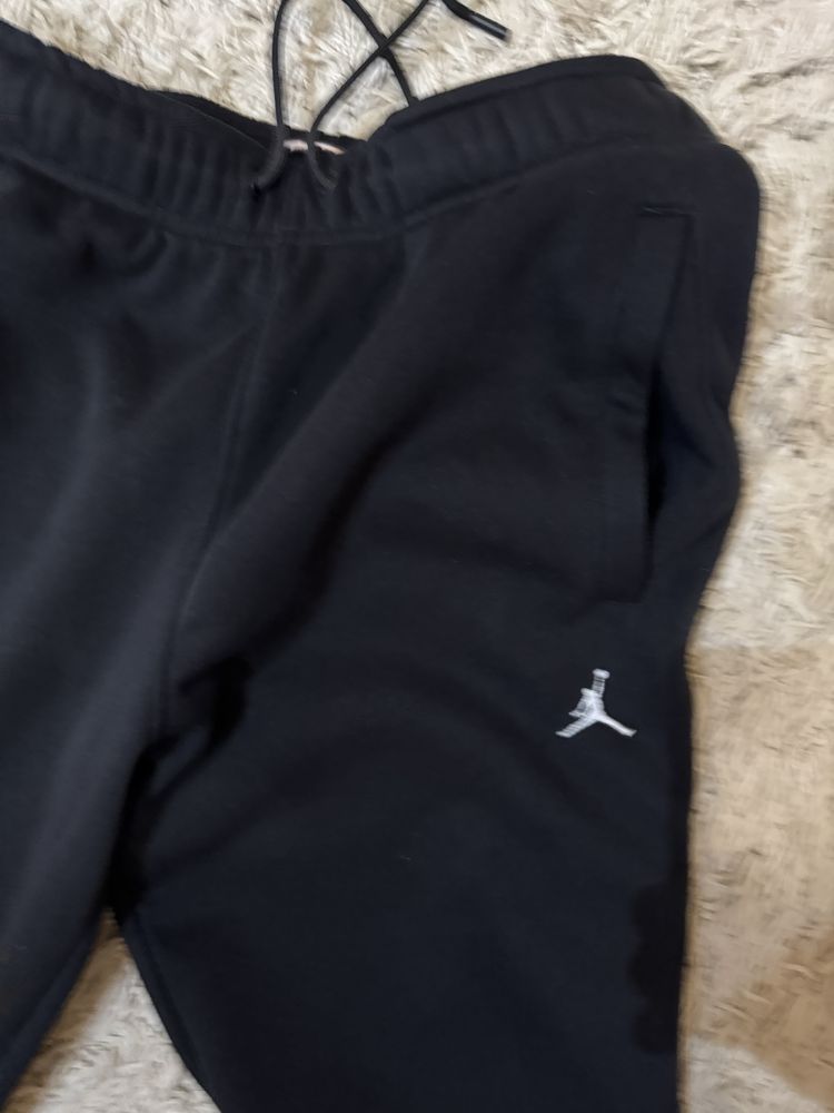 pantaloni jordan