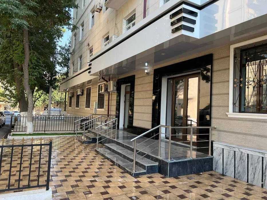 Офис 200 м² с евроремонтом и мебелью на 1 этаже по ул. Шота Руставели