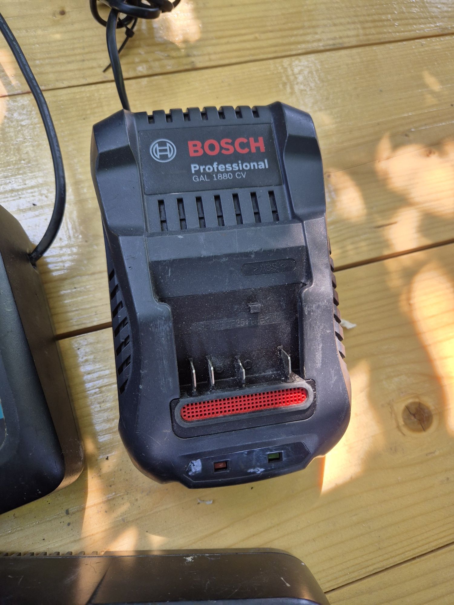 Incarcatoare makita și bosch 18v li-ion.
