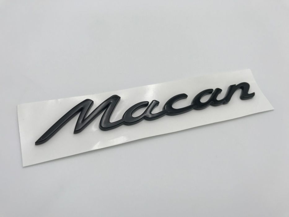 Emblema PORSCHE MACAN spate negru