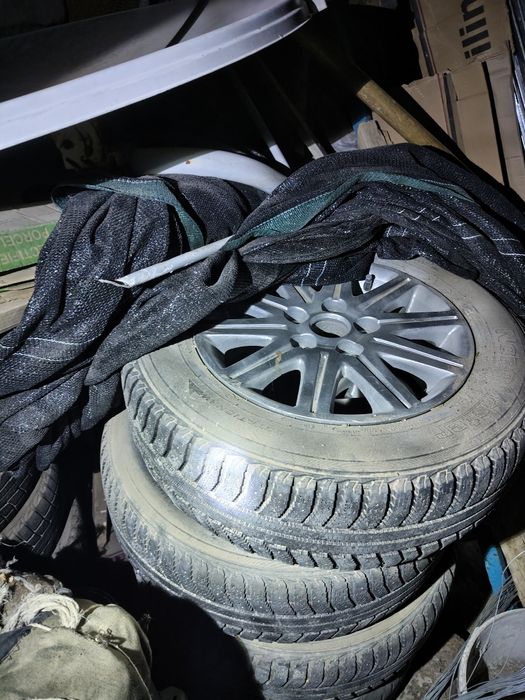 Титанка 15 размер на Ауди с4 с покрышкой  в среднем,..