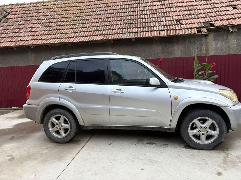 Vând Toyota rav4