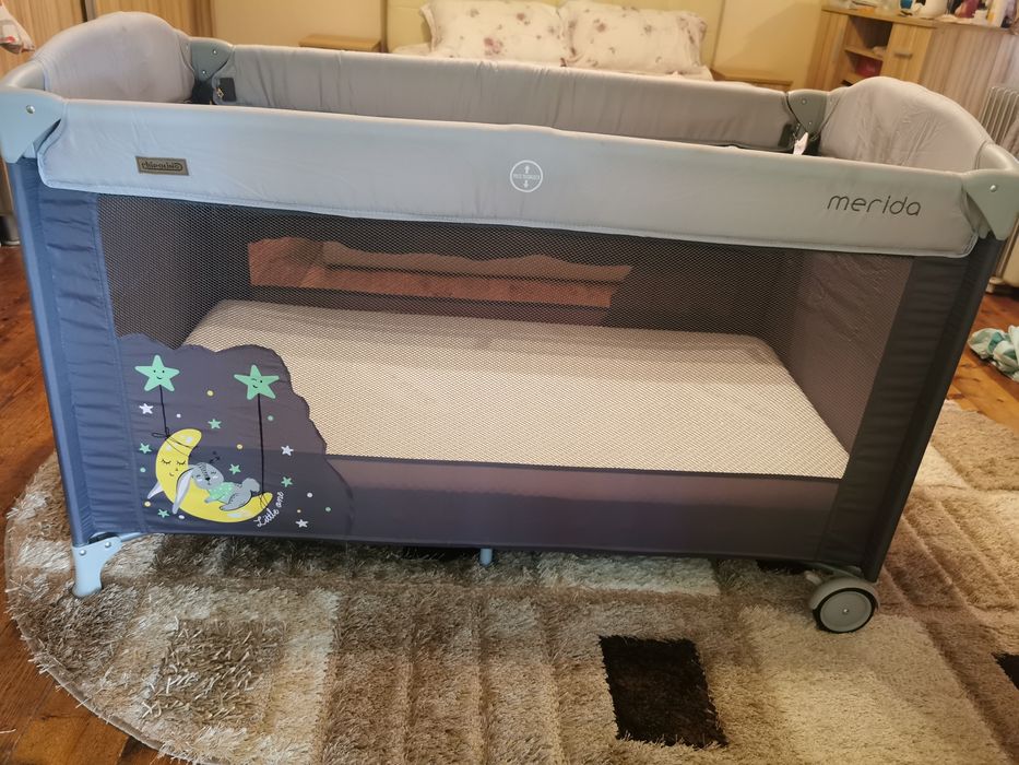 Vând pătuț de bebe pliabil