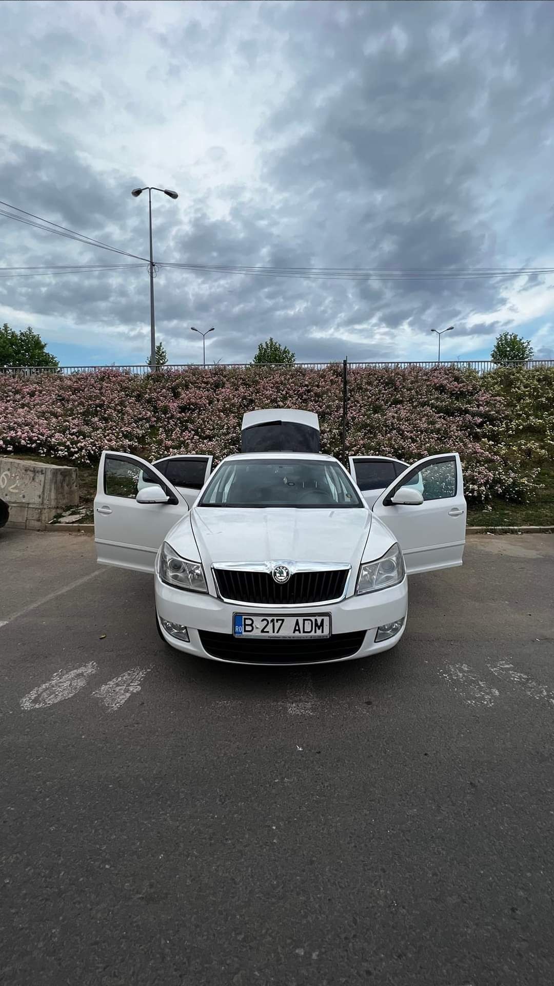 Vând skoda 2 facelift.  An fab 2012  1.6 tdi