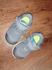Nike бебешки маратонки номер 22