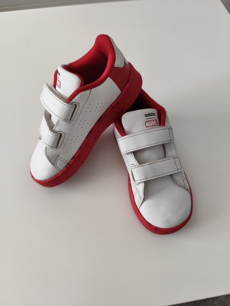 Adidasi spiderman 25.5