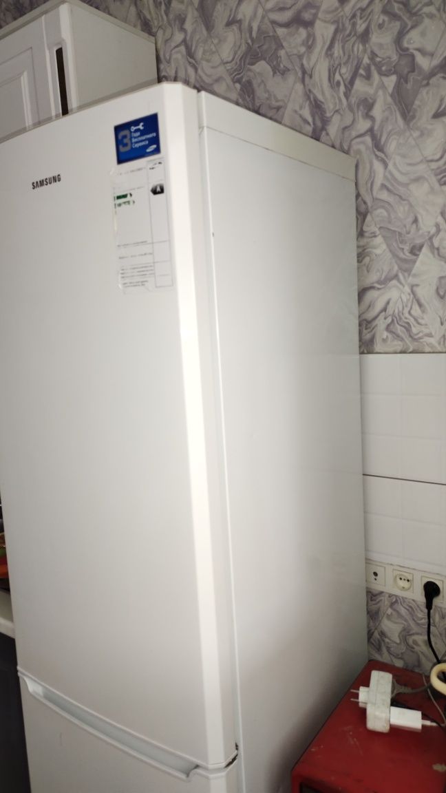 Холодильник Срочна Samsung