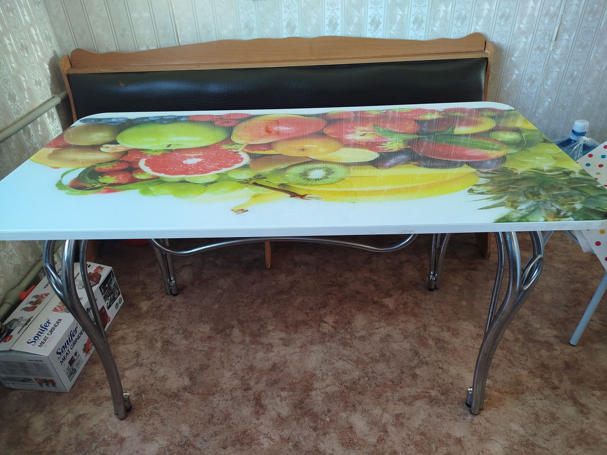 Стол кухонный  почти новый