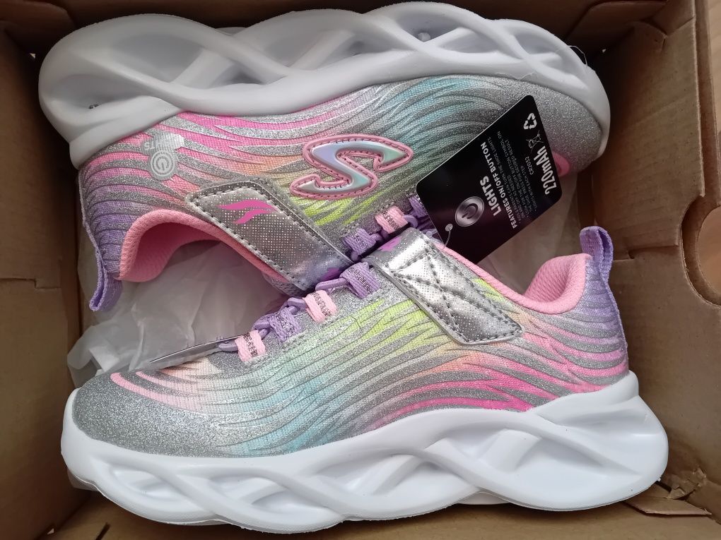 Sketchers N29,31,32 Светещи  маратонки
