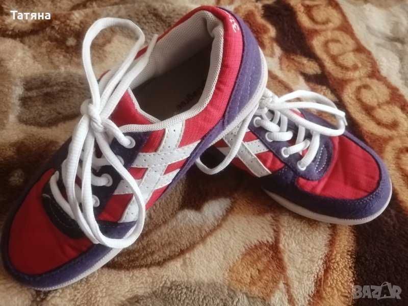 Два чифта маратонки за момиче,34 за 10 лв.