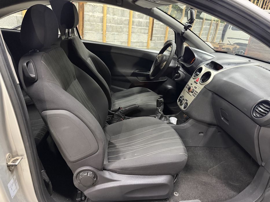 Опел корса 1.2 бензин 2008 Г само на части