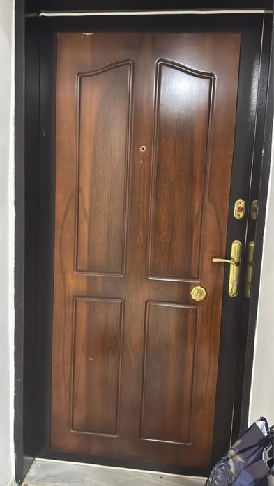 Продам дверь б/у