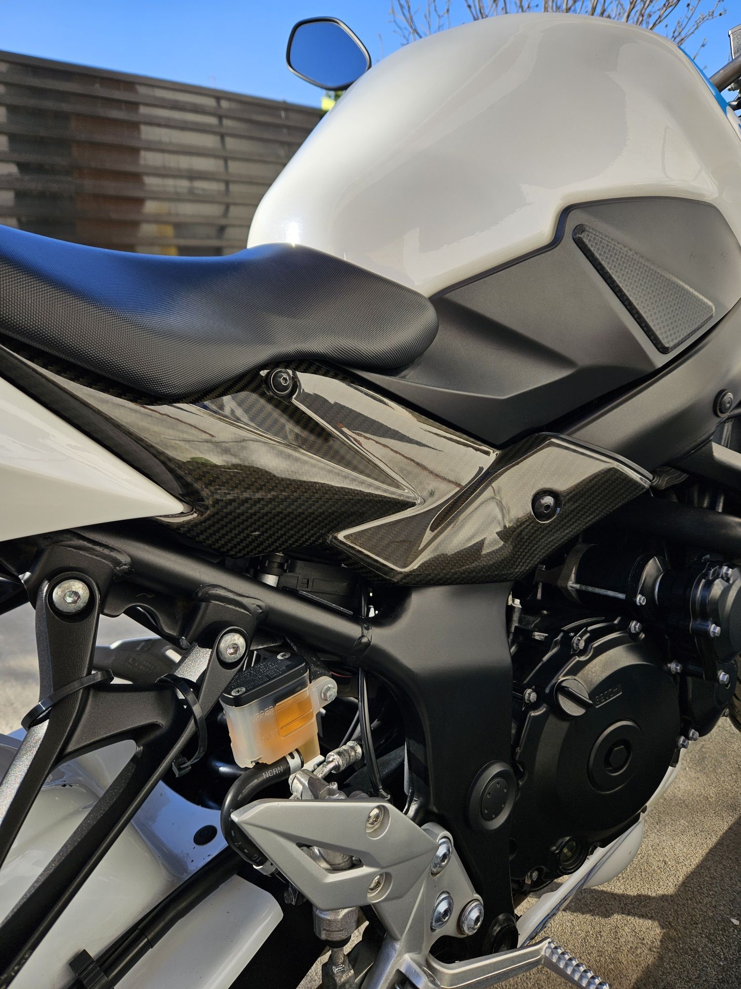 Suzuki GSR750 Naked Full Carbon