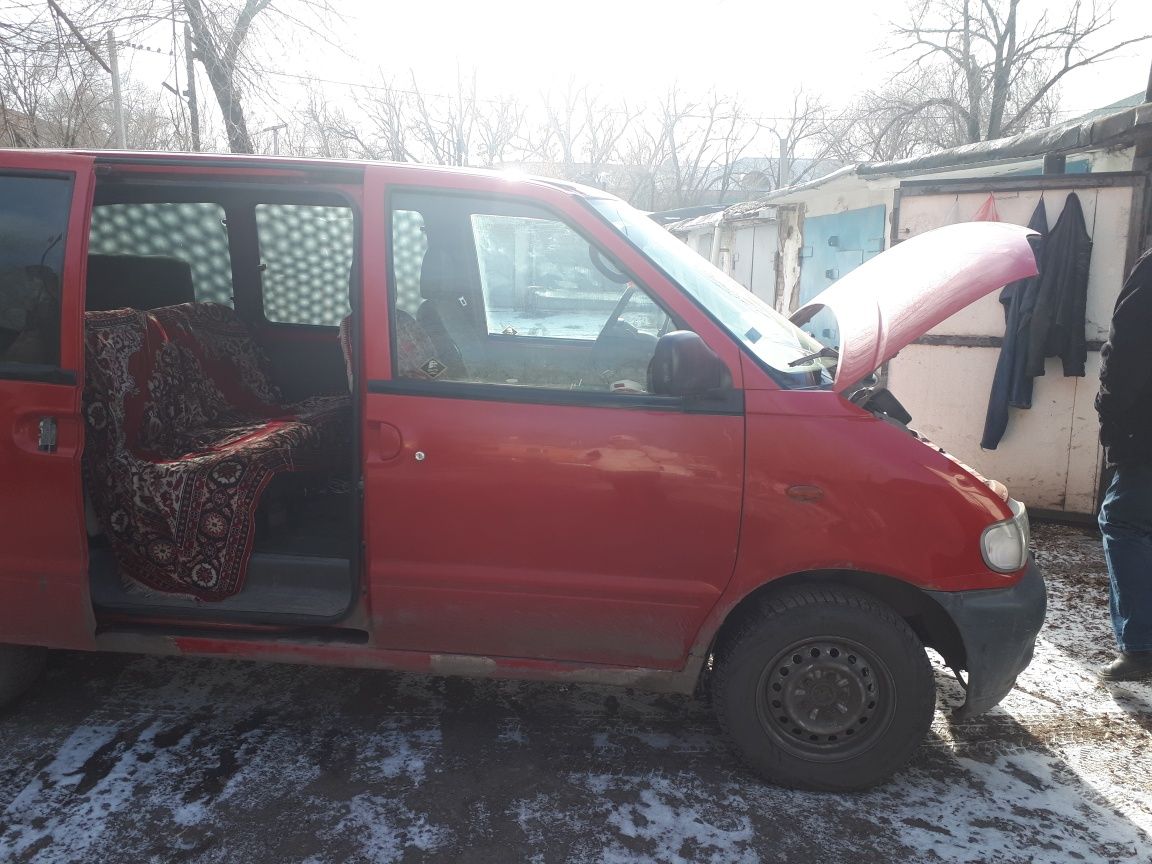 Продаю Nissan Serena