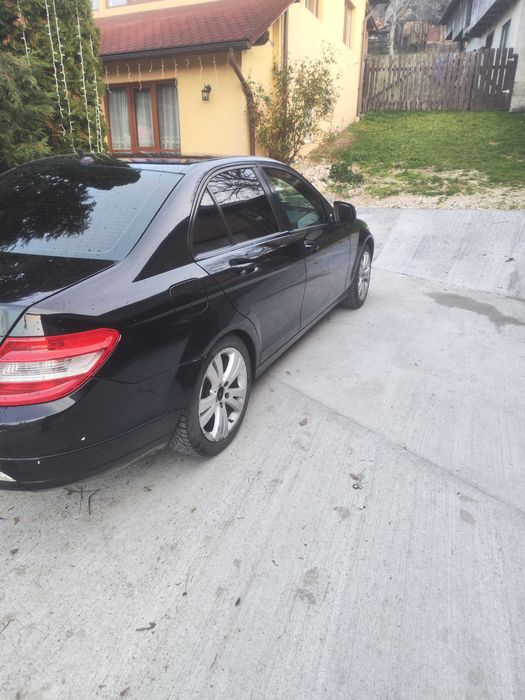 Vând Mercedes Benz C class
