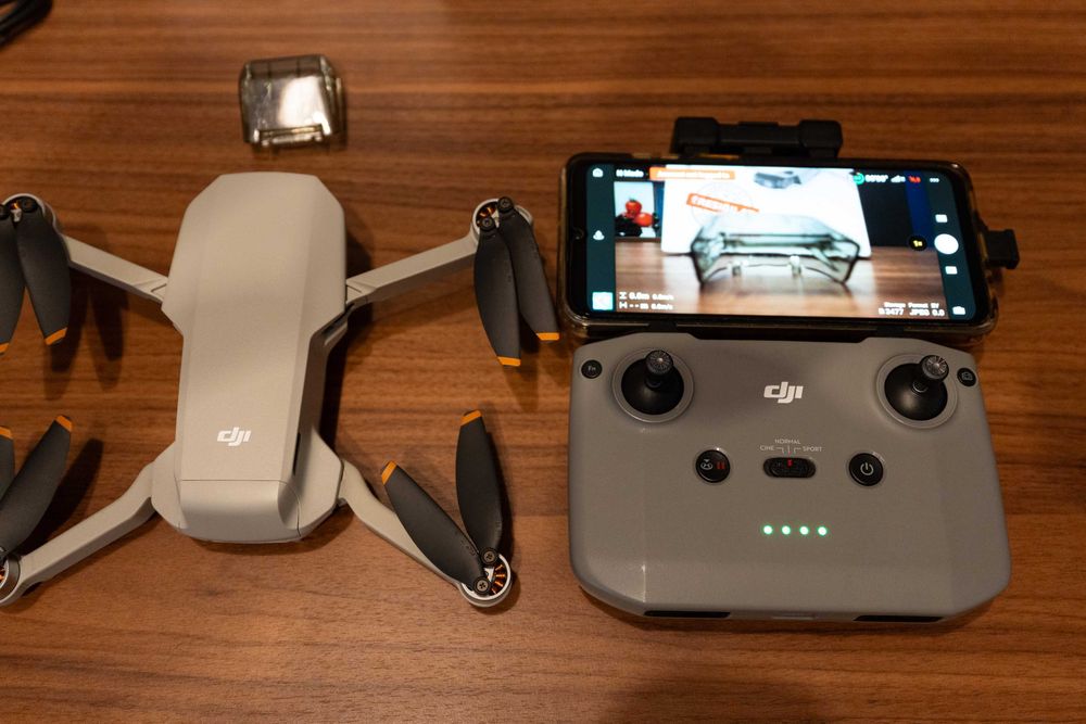 DJI Mini 2 SE + 1 acumulator și card SanDisk 16GB