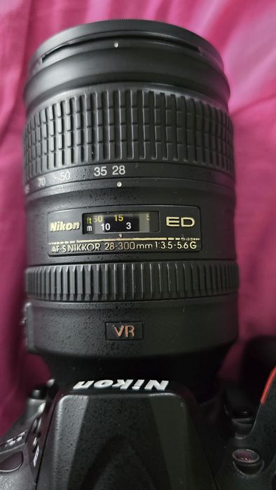 Nikon D7200 cu obiectiv Nikkor