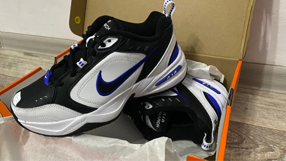 Adidasi Nike noi la cutie