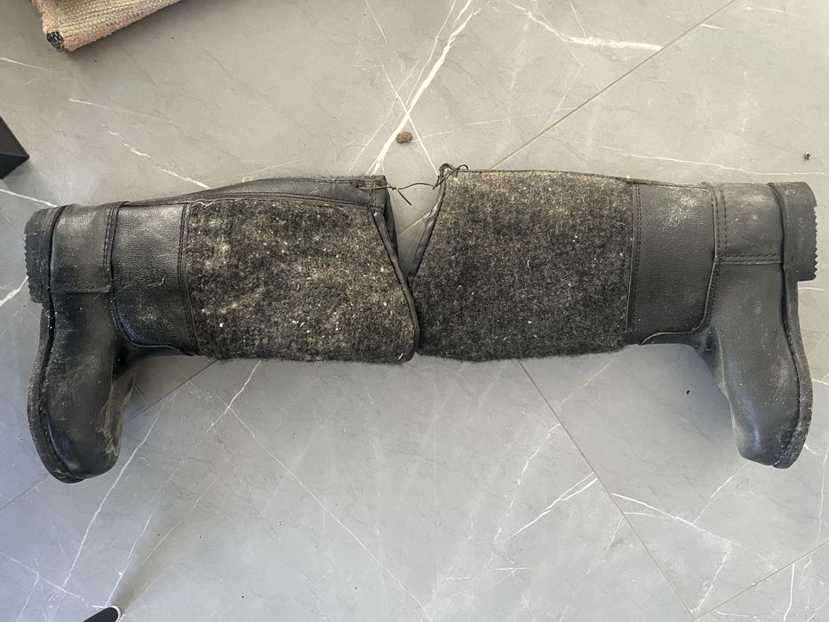 Cizme vechi de peste 70 ani