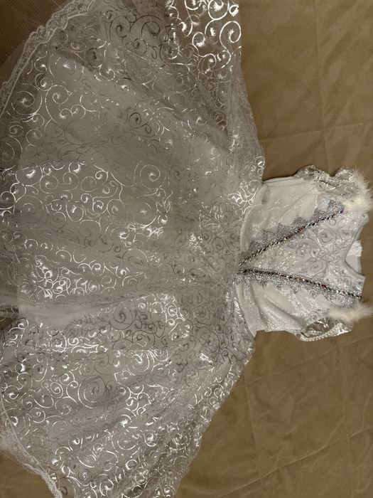 Продам  или отдам на прокат платье снежинки , размер 34.