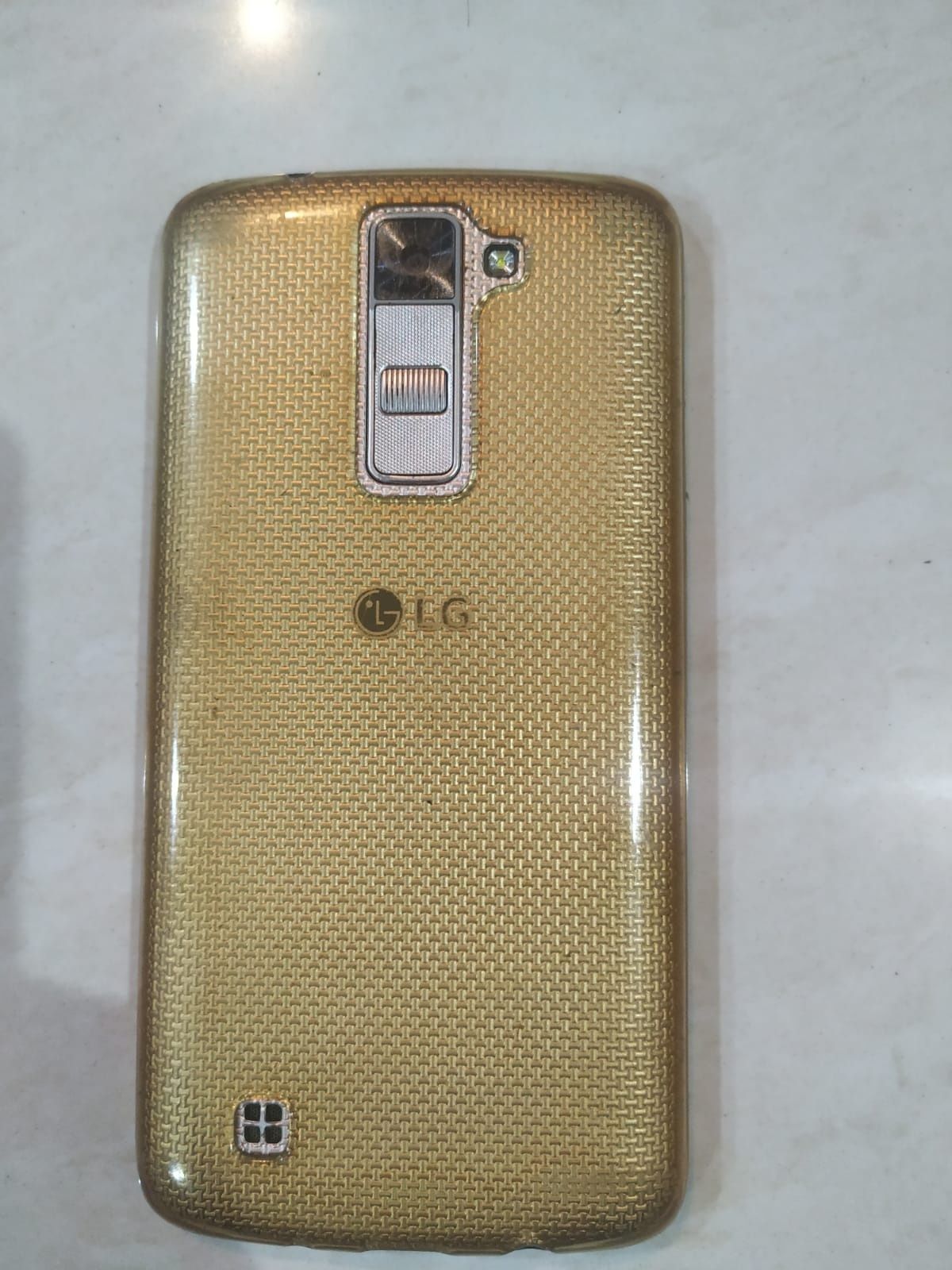 LG K8 16 GB в хорошем состоянии