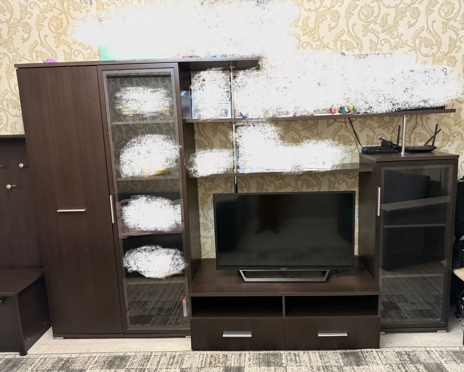 Продам стенку в гостиную и прихожую