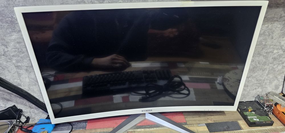 Монитор 32" изогнутый