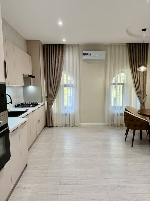 Яккасарой район ориентир: Башлык Новостройка 3/6/6 лифт есть, Евро