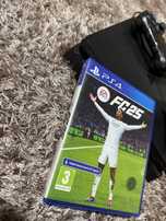 PS4 cu 2 manete + un joc FIFA25