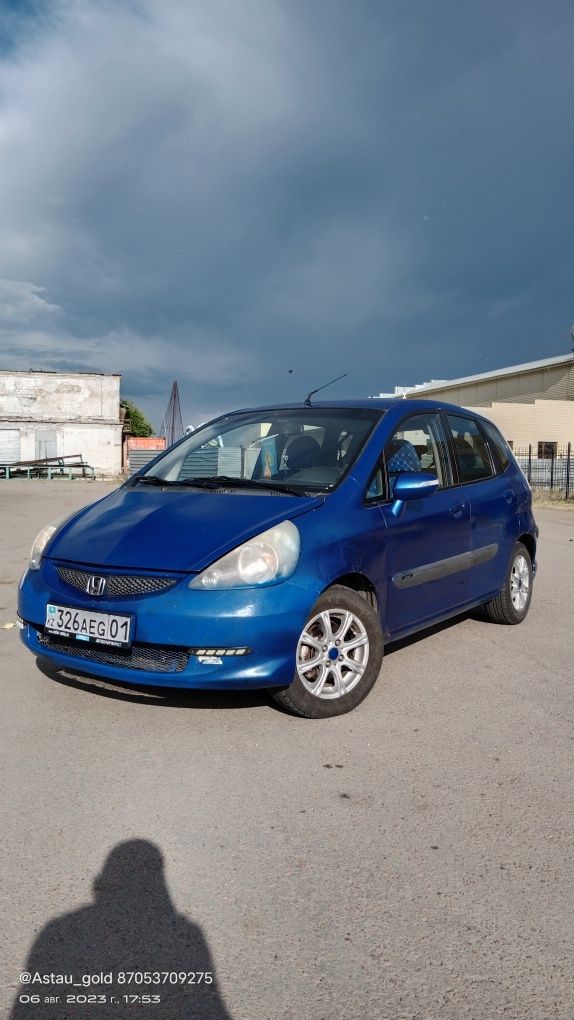 Авто машина Honda jazz обьем 1,3 легковой автомобиль