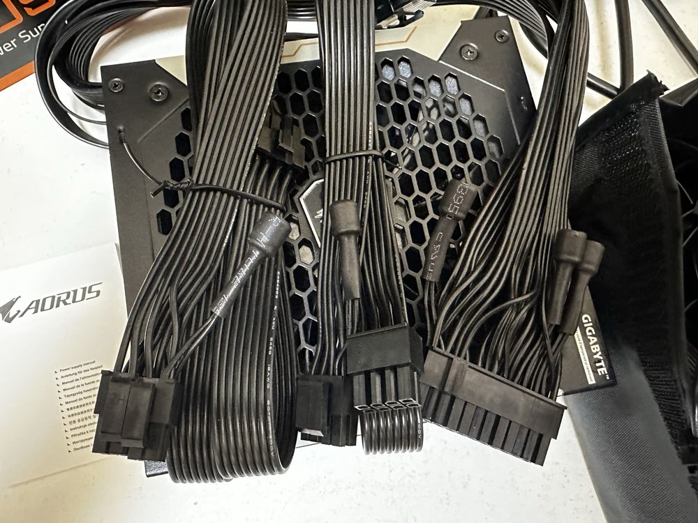 Компютърно захранване / PSU, Gigabyte Aorus 850w gold modular, топ