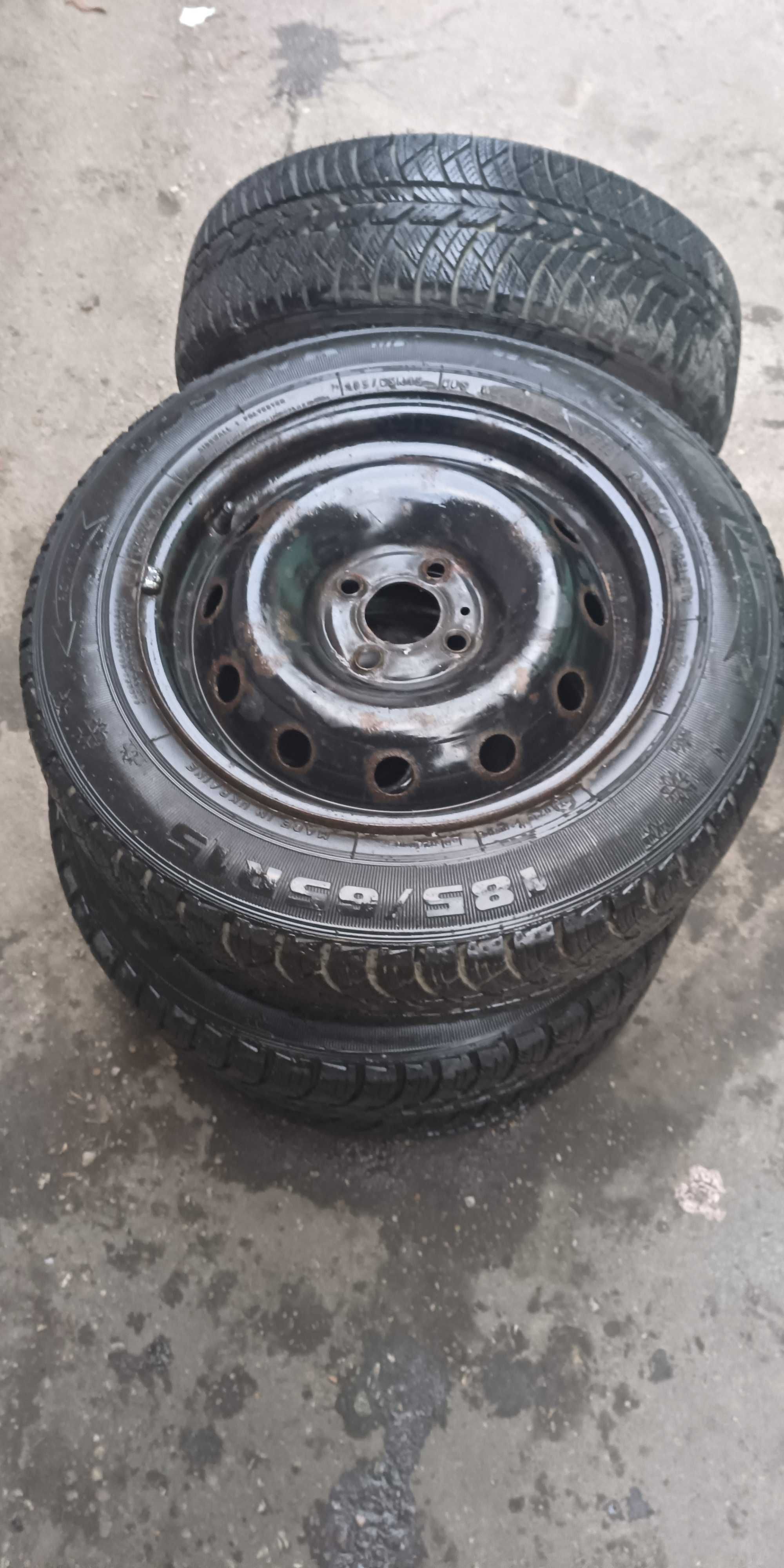 Vând 4 roți 185/65 R15