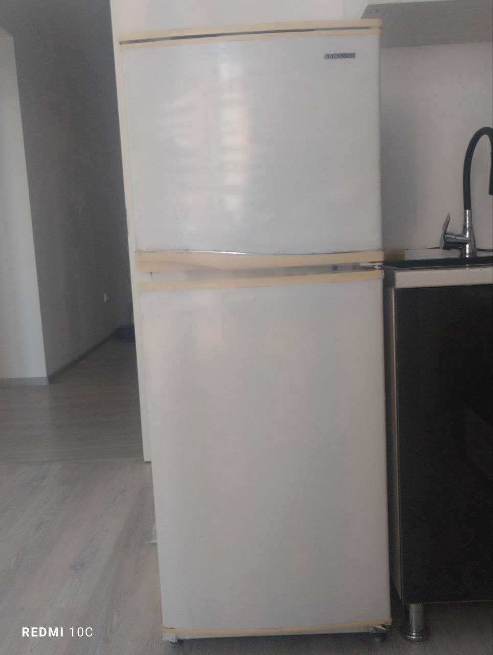 Xolodilnik Samsung. 2 kamera.  IDEAL ISHLAYDI.