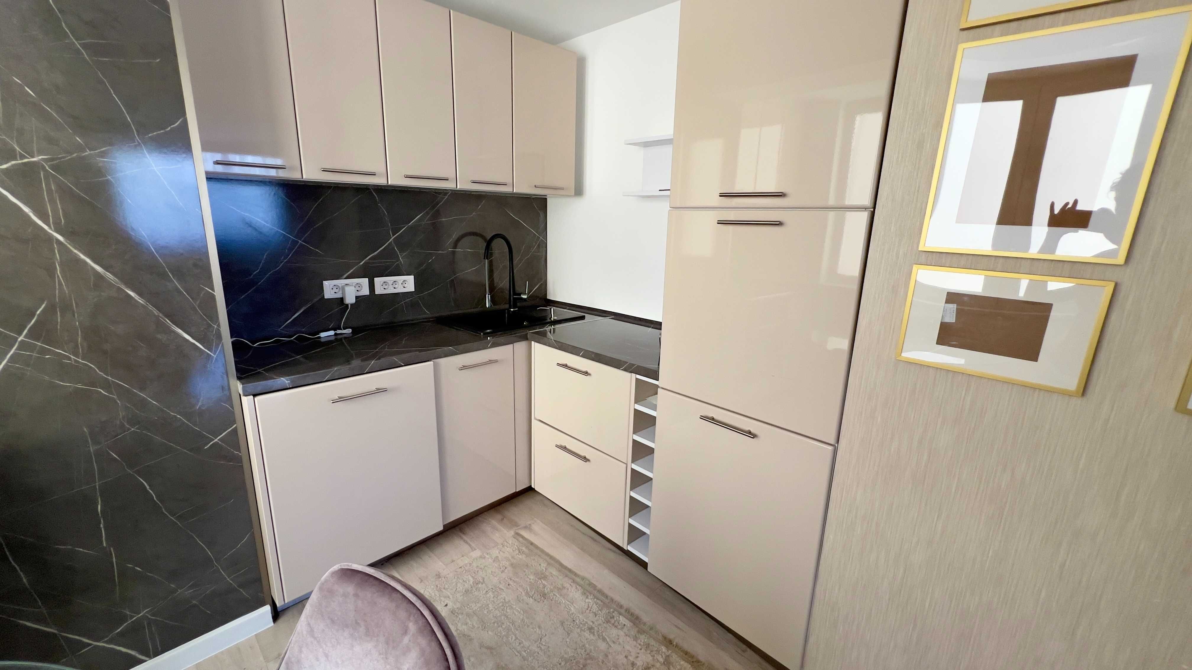 Apartament de inchiriat cu 3 camere, 98 mp , Palas , loc de parcare