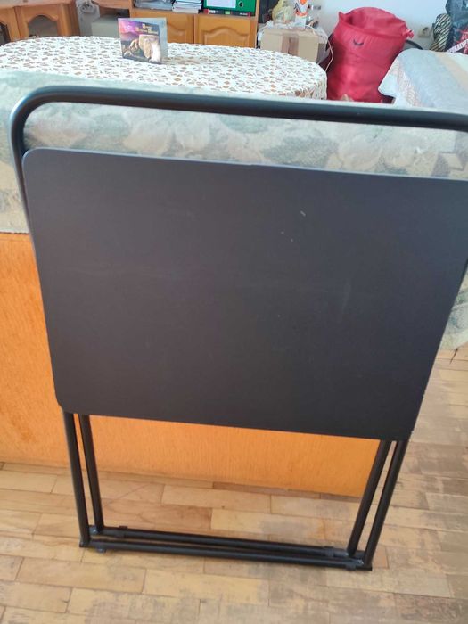 Продавам сгъваемо ученическо бюро отлично запазено