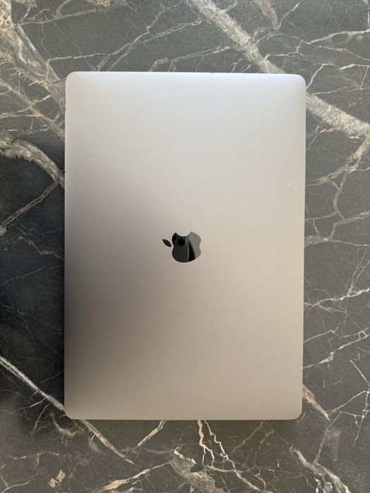 MacBook Pro 2019год. Core i9-9880H/16/512GB. Retina 15/ Radeon 4GB