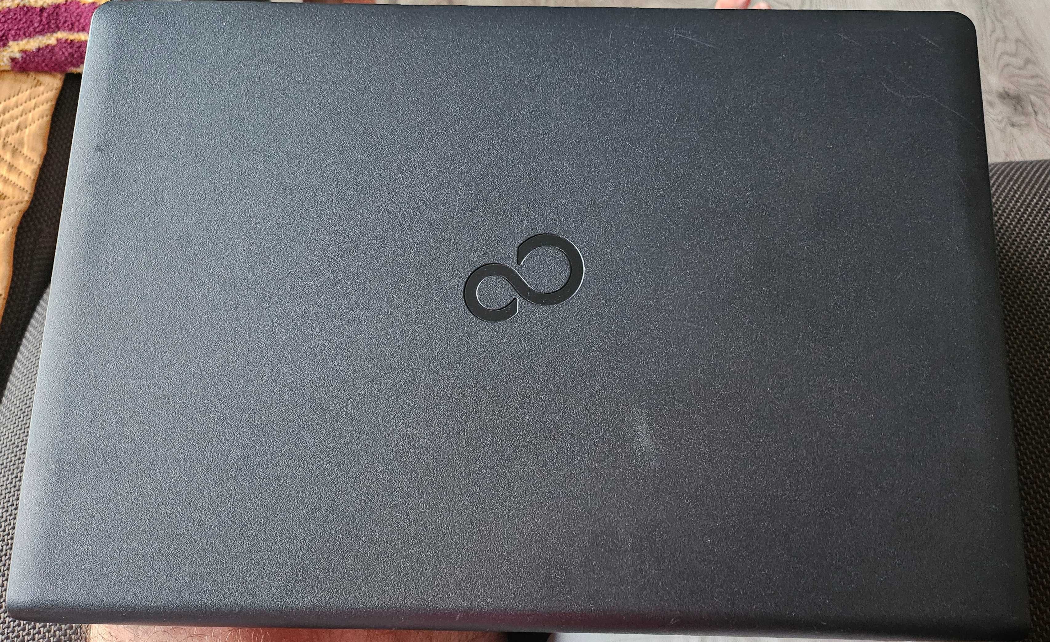 Fujitsu i3-6006/2GHz, 15,6"Led HD, ram 8 Gb, SSD 240 Gb, bat 1:30 min