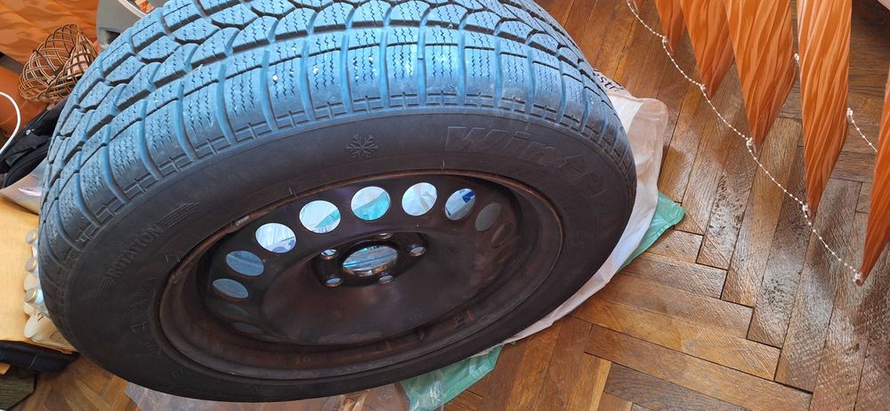 Vand ROTI BMW cu cauciucuri de iarna si capace 225/55/17