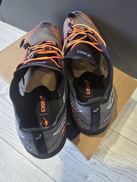 Оригиналнк маратонки asics 48 размер, UK 12