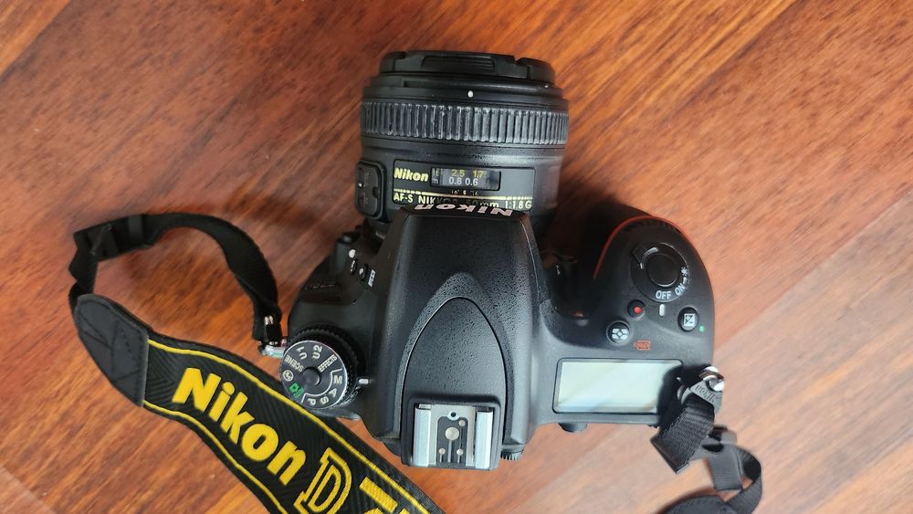 Vând aparat foto Nikon D750