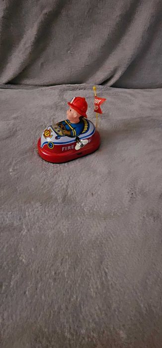 masinuta din tabla cu cheita fire chief