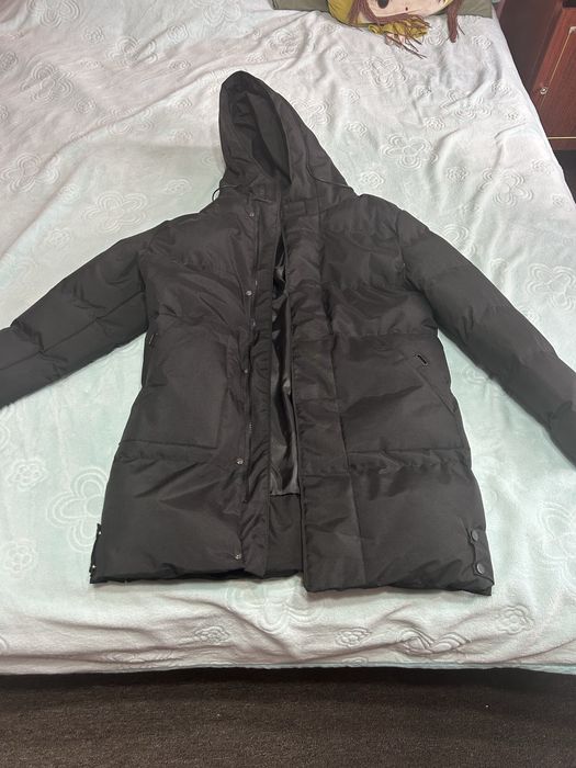Зимняя куртка с капюшоном новая