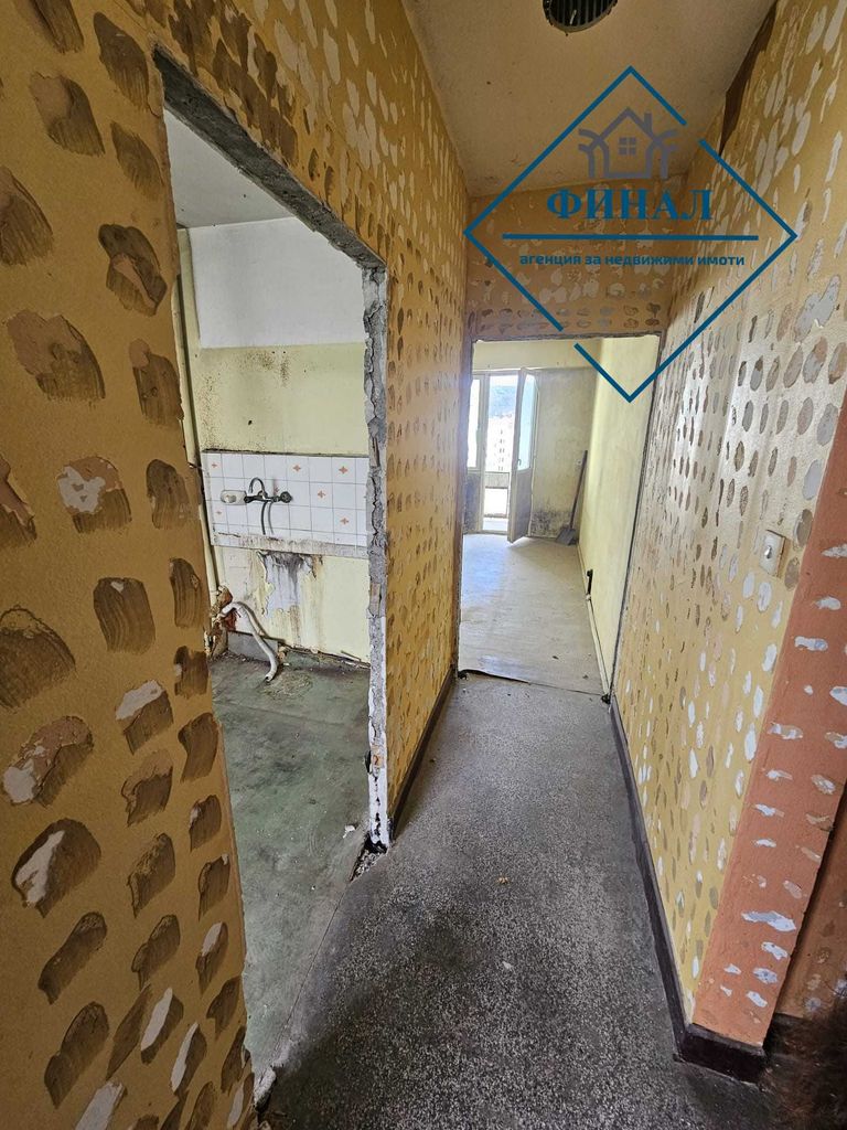 Продава се Тристаен апартамент в Шумен, Боян Българанов 1 - 76 кв.м за 1141 €/кв.м - Снимка #3
