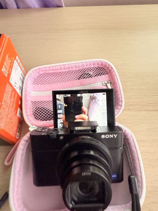 Sony RX100 VI – 4K, Wi-Fi, селфи дисплей – като нов